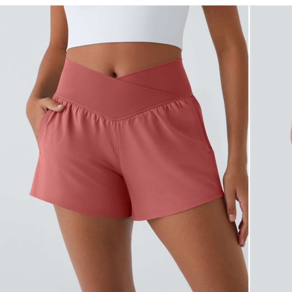 Halara High Waisted Crossover Side Pocket Yoga Shorts 4” size S NWT
